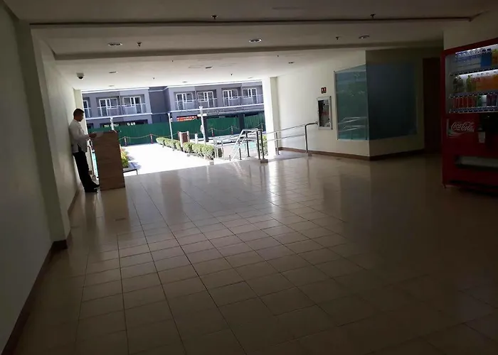 Dave's Private And Cozy Unit @ Trees Residences *